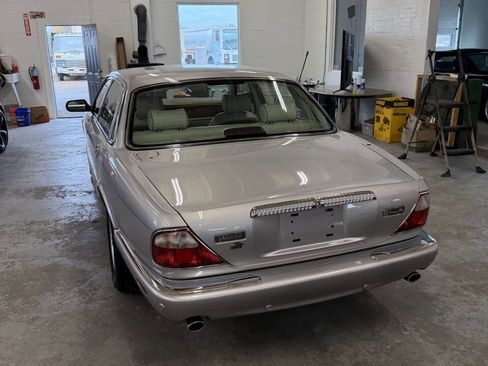 Used 2001 Jaguar XJ Vanden Plas image 5