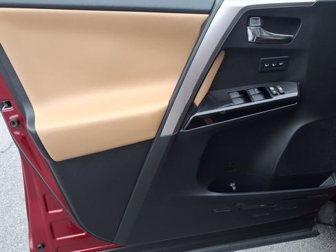 Used 2018 Toyota RAV4 Limited image 14