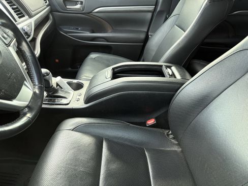 Used 2019 Toyota Highlander Limited image 8