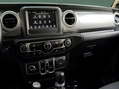 Used 2021 Jeep Wrangler Unlimited Sahara image 17