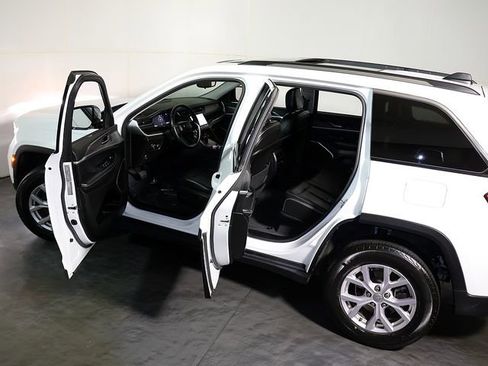 Used 2022 Jeep Grand Cherokee Limited AWD/4WD image 5