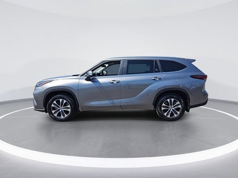 Certified 2025 Toyota Highlander XLE AWD/4WD image 6