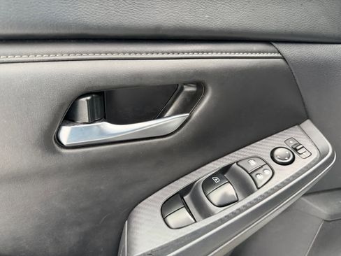 Used 2025 Nissan Sentra SV image 11