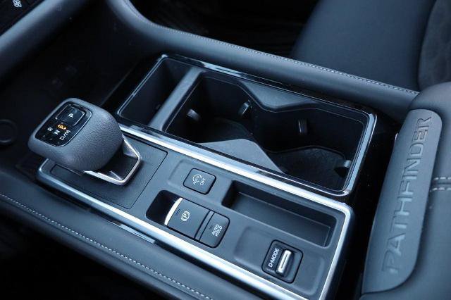 Certified 2025 Nissan Pathfinder SV FWD image 17