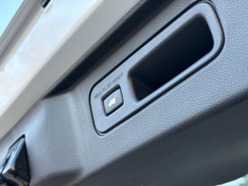 New 2025 Honda Pilot Touring image 9