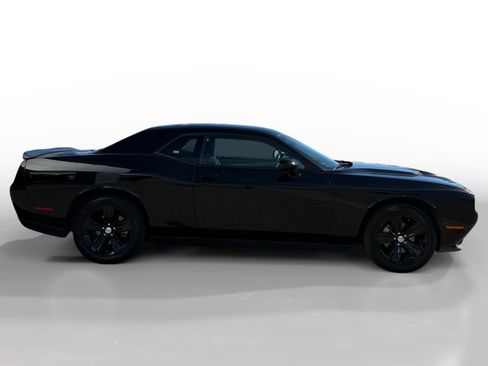 Used 2023 Dodge Challenger SXT image 6
