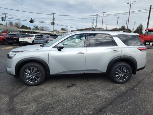 New 2025 Nissan Pathfinder SV w/ Black Appearance Package image 5
