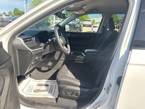 Used 2024 Jeep Grand Cherokee Laredo RWD image 15