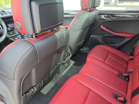Used 2025 Porsche Macan AWD/4WD image 12