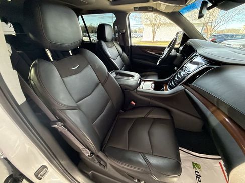 Used 2016 Cadillac Escalade Premium image 28