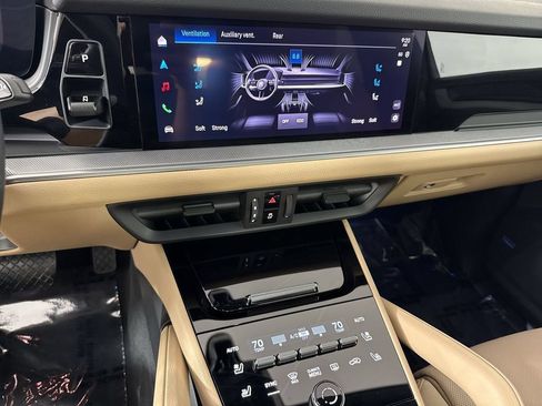 Certified 2026 Porsche Cayenne AWD/4WD image 30