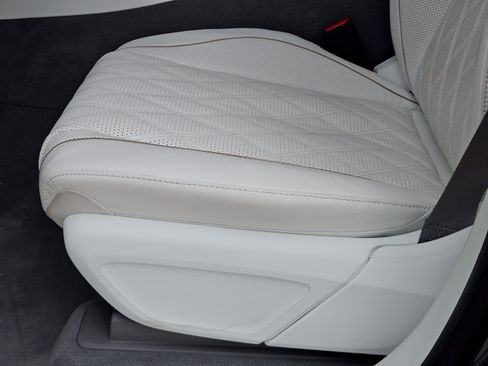 Certified 2025 Mercedes-Benz Maybach GLS 600 4MATIC image 21