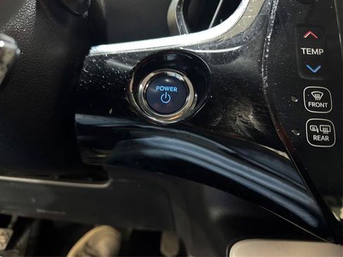 Used 2018 Toyota Prius Four FWD image 26