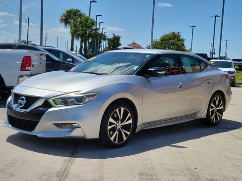 Used 2018 Nissan Maxima 3.5 SV image 2