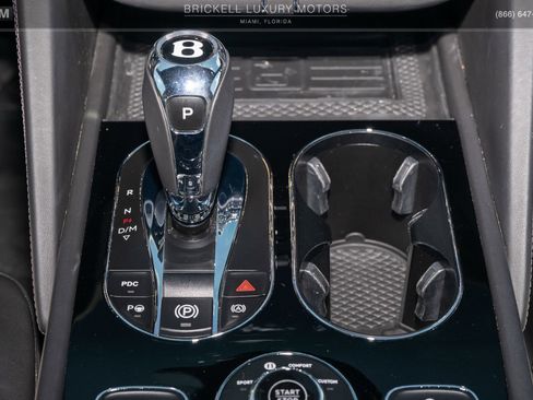 Used 2021 Bentley Bentayga Plug-In Hybrid AWD/4WD image 28