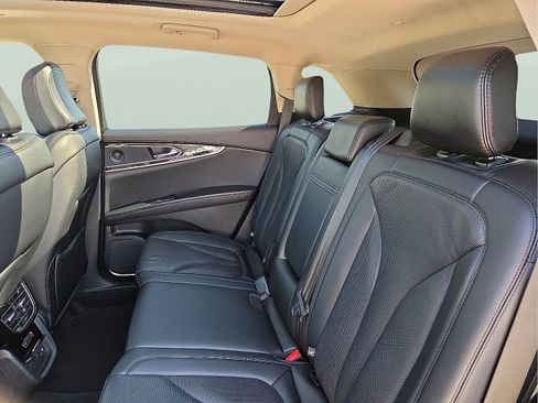 Used 2022 Lincoln Nautilus Reserve w/ Equipment Group 201A image 9