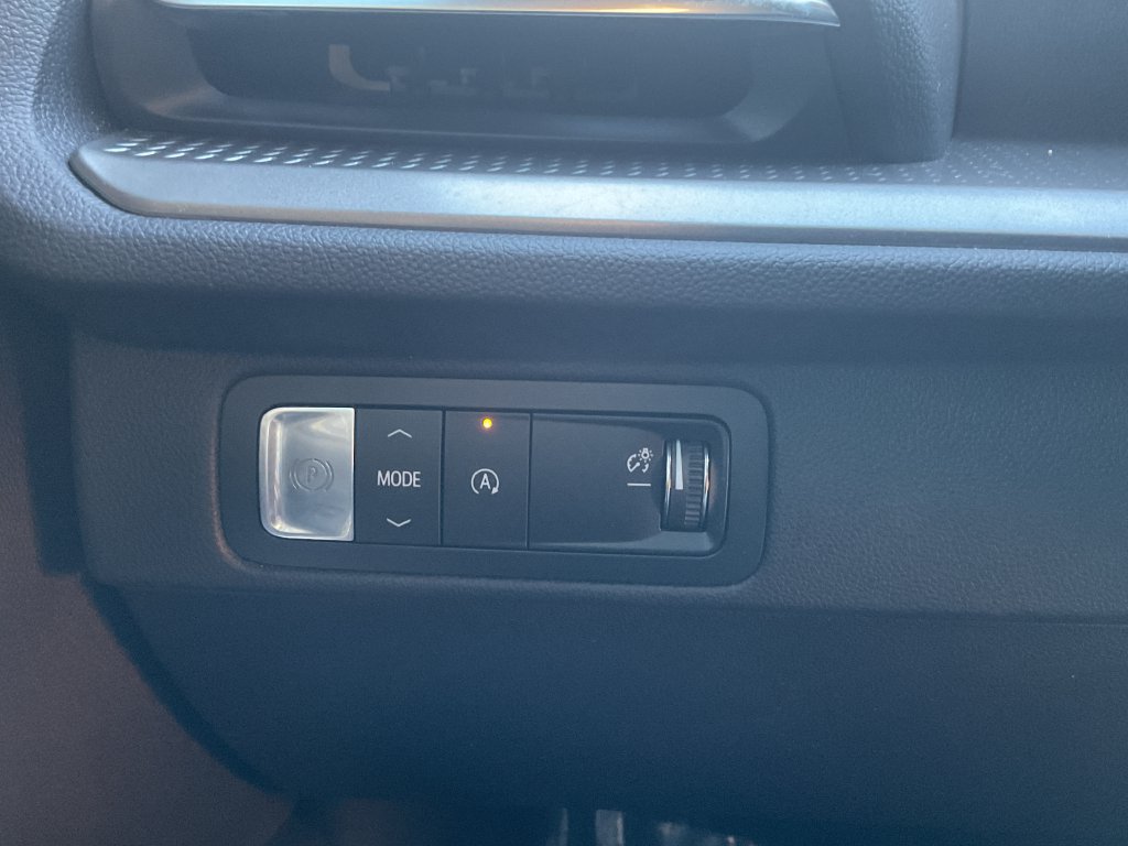 Used 2026 Chevrolet Traverse LT FWD image 32