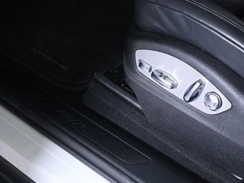 Certified 2025 Porsche Macan image 21