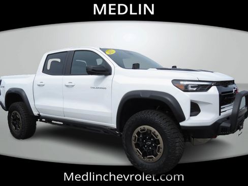 Used 2025 Chevrolet Colorado ZR2 w/ Off-Road Front Bumper Package image 1