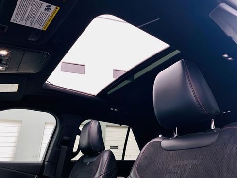 Used 2025 Ford Explorer ST image 13