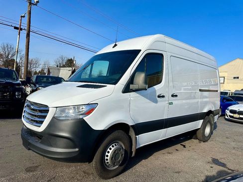 Used 2019 Freightliner Sprinter 3500 image 3