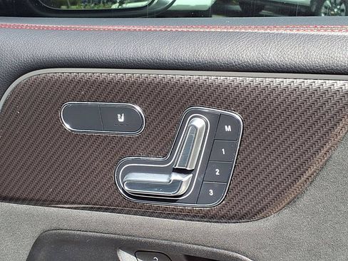 Used 2024 Mercedes-Benz GLB 250 image 12