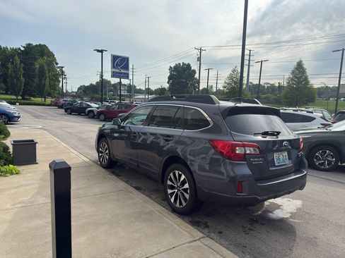 Used 2017 Subaru Outback 2.5i Limited AWD/4WD image 5