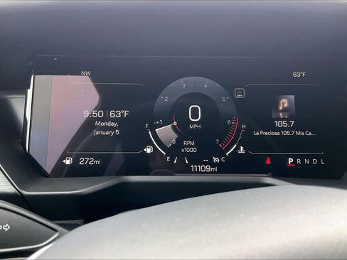 Used 2025 GMC Acadia Elevation image 25