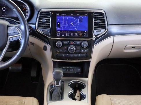 Used 2019 Jeep Grand Cherokee Limited w/ Luxury Group II image 17