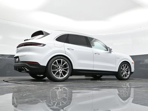 New 2025 Porsche Cayenne E-Hybrid image 38