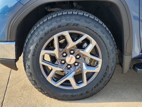 Used 2024 GMC Sierra 1500 SLT AWD/4WD image 18