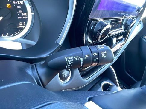 Used 2025 Toyota Highlander XLE image 26