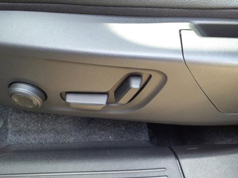 New 2025 Volvo XC40 B5 Core w/ Protection Package Premier image 13