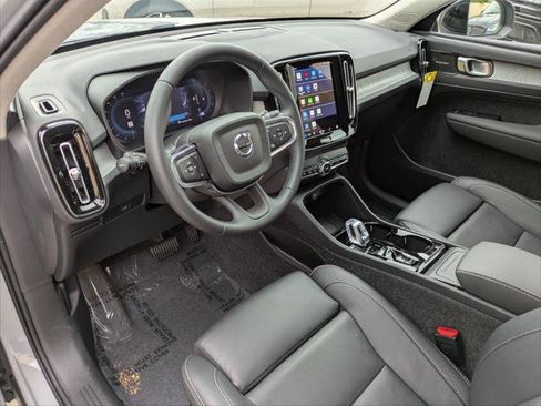 Used 2025 Volvo XC40 B5 Ultra w/ Climate Package image 10