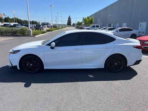 Used 2025 Toyota Camry SE image 8