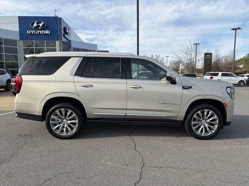 Used 2021 GMC Yukon Denali w/ Denali Premium Package image 11