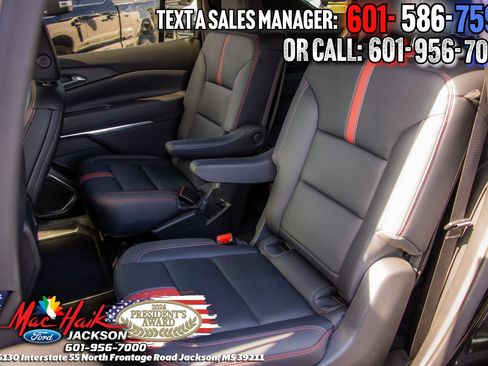Used 2025 Chevrolet Traverse RS AWD/4WD image 8
