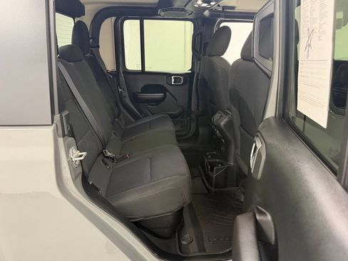 Used 2020 Jeep Gladiator Sport AWD/4WD image 13