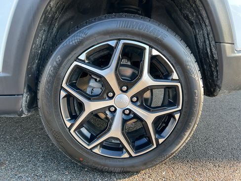 Used 2024 Jeep Compass Limited image 9