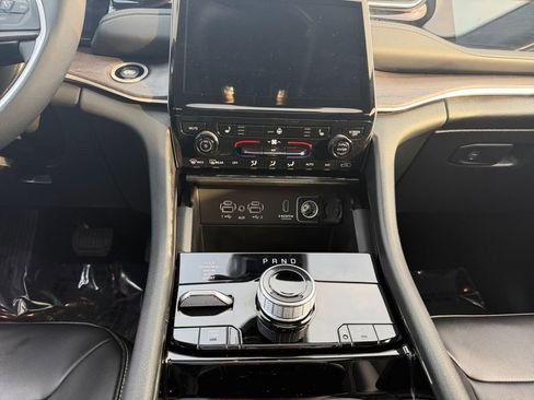 Used 2023 Jeep Grand Cherokee 4WD 4xe image 11