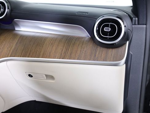 Certified 2024 Mercedes-Benz GLC 300 4MATIC image 44