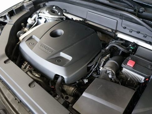 Used 2020 Volvo XC60 T5 Momentum image 51