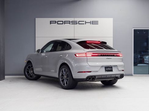 Certified 2026 Porsche Cayenne Coupe image 3