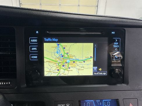 Used 2015 Toyota Sienna XLE AWD/4WD image 25