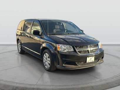 Used 2019 Dodge Grand Caravan SE w/ UConnect Hands-Free Group