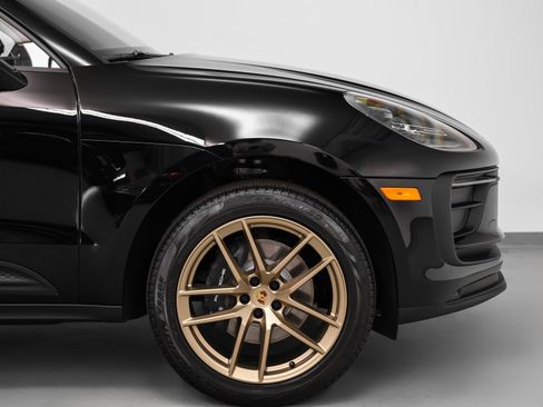 Certified 2025 Porsche Macan image 14