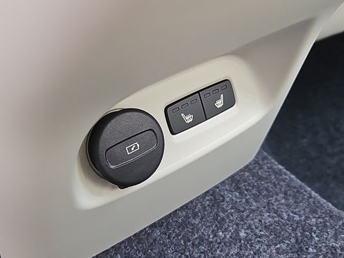 New 2026 Volvo XC40 B5 Plus w/ Protection Package Premier image 13