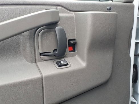 Used 2024 Chevrolet Express 2500 w/ Driver Convenience Package image 4
