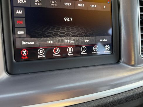 Used 2022 Dodge Charger SXT image 34