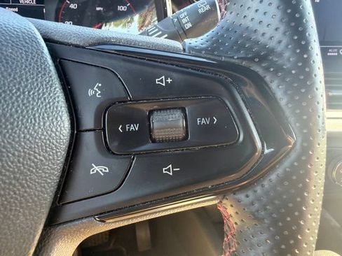 Used 2024 Chevrolet Trax RS w/ Sunroof Package FWD image 38